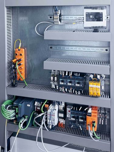 Control cabinet with automation technology