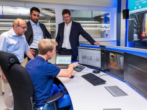 The diagnostic software moneo enables automated analysis and visualisation of all vibration data in the control room, issuing early warnings of emerging damage or wear.