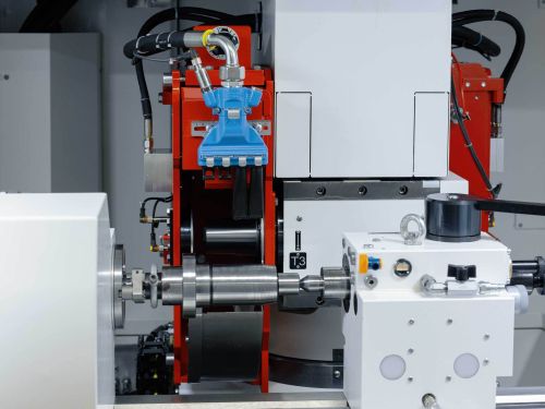 Primer plano de una rectificadora cilíndrica, encendida, sin movimiento