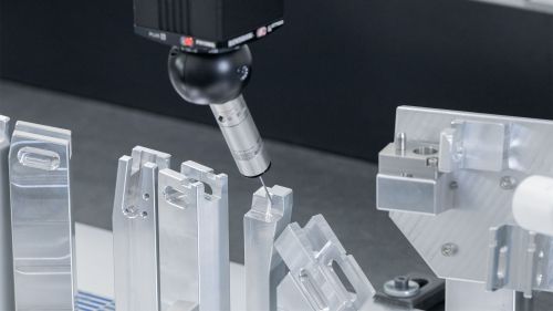 Aiguille de mesure au-dessus d’une échasse métallique