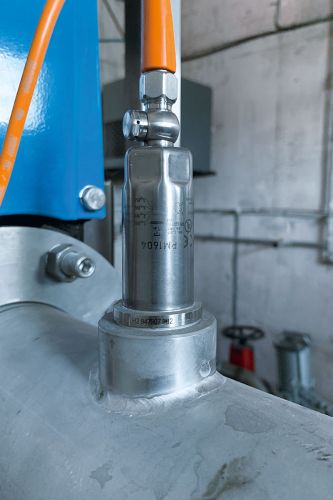 PM1604 pressure sensor on a pump