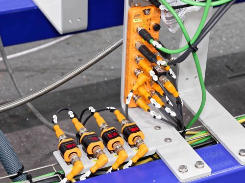 Mounted analogue converters and IO-Link modules