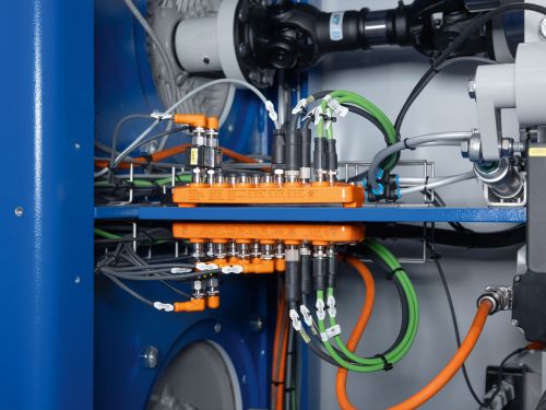 Mounted IO-Link module with connecting cables