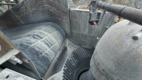 Teaser image of the article: Precise level detection amid dust and rock. Radar sensors that provide reliable data even in environments with limestone dust