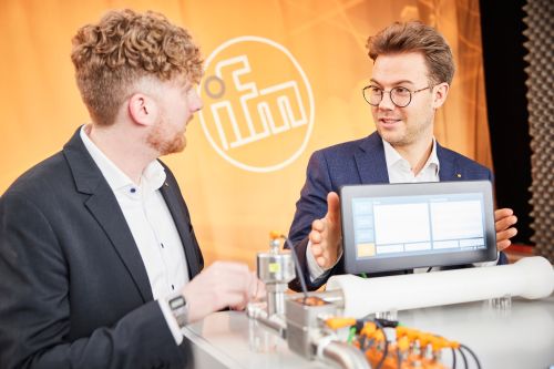 Teaserbild von dem Artikel: Web-Seminare – kompakt, praxisnah, kostenlos. Lassen Sie sich auf den neuesten Stand bringen – jederzeit und von überall. In unseren Live‑Web‑Seminaren erfahren Sie alles über neue Produkte.