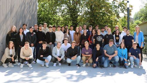 39 ifm Auszubildende und Studierende am Bodensee
