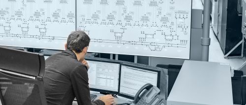 Imagem teaser do produto: Serviços remotos com a Via Y da ifm. Você tem as máquinas em vista, onde quer que esteja.