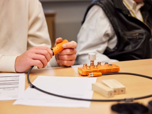 Teaserbild von der Seite: Einführung in die Grundlagen von IO-Link. 