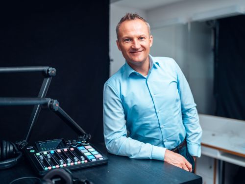 DSAG-Vortragsredner Alexander Radtke von KEENFINITY im hellblauen Hemd.