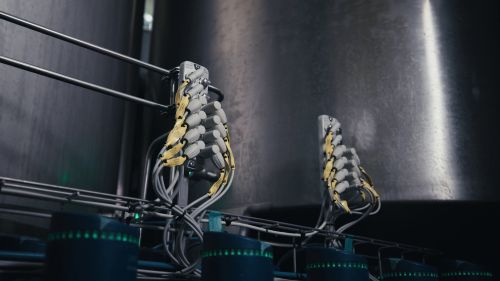 記事のティザー画像: Mammen Mejerierne. 乳製品工場の生産効率を最大化するIO-Link自動化センサ