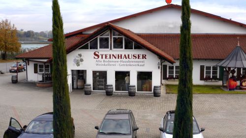 Imagen destacada del artículo: Traditional Steinhauser distillery and moneo. Digitisation of a distillery with ifm sensors and moneo