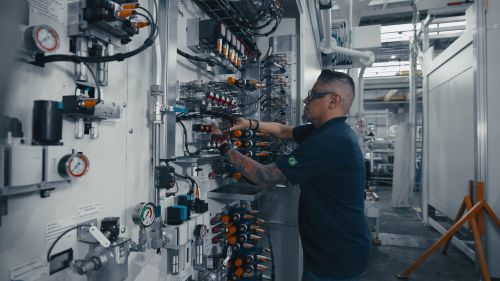 記事のティザー画像: Grob. リアルタイム監視と予防保守でGROBが達成した効率化とコスト削減