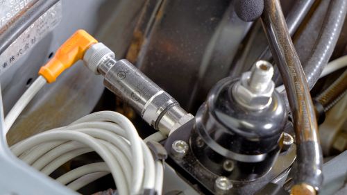 fuel pressure sensor in a fuel pressure regulator