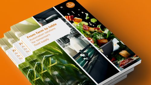 A revista ifm sobre a indústria alimentícia “Do campo para a mesa” empilhada em frente de um fundo laranja