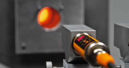 Teaserbild von der Seite: Infrarot-Temperatursensoren. Zuverlässige, berührungslose Temperaturmessung von Objekten mit sehr hoher Temperatur