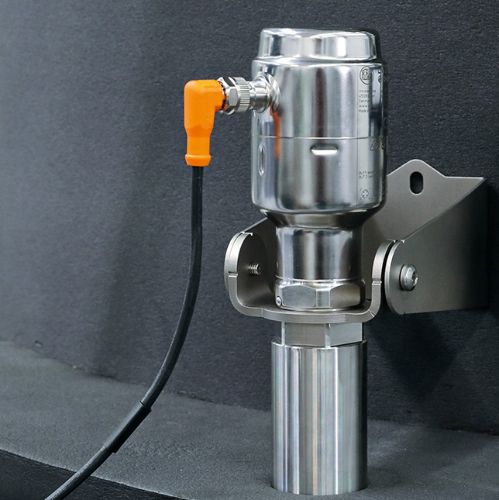Precise radar level measurement for open and closed tanks - ifm