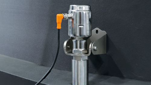 記事のティザー画像: レーダレベルセンサ. 測定レーダレベルセンサLW2120は、液体・粘性媒体のレベルを測定します。