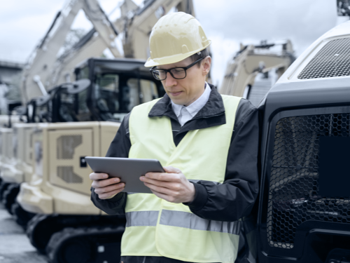 Teaser image of the article: What is a mobile machine control architecture audit?. Discover what to expect when an ifm Solutions Architect conducts a free mobile machine control architecture audit.