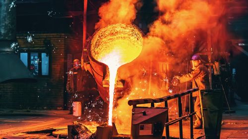 Imagem teaser do produto: Indústria siderúrgica e metalúrgica. Robusto, durável, confiável: a ifm oferece sensores e sistemas que resistem às condições mais adversas da indústria siderúrgica e metalúrgica.