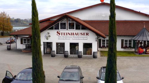 Teaser image of the article: Traditional Steinhauser distillery and moneo. Digitisation of a distillery with ifm sensors and moneo