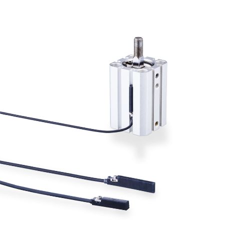 Najava slike članka: Pažljivo pratite više od samo krajnjih položaja. Cilindrični senzori s utorom u obliku slova T i slova C s IO-Linkom