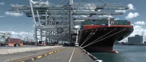 產品預告圖： 提高港口營運效率. 未來的自動化和連通