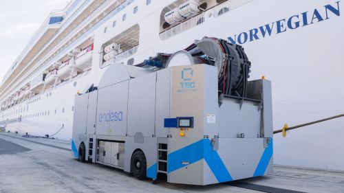 Teaser image of the article: TEC Container. Mobile cable management systems deliver shore power safely and efficiently to ships – using automation technology from ifm.
