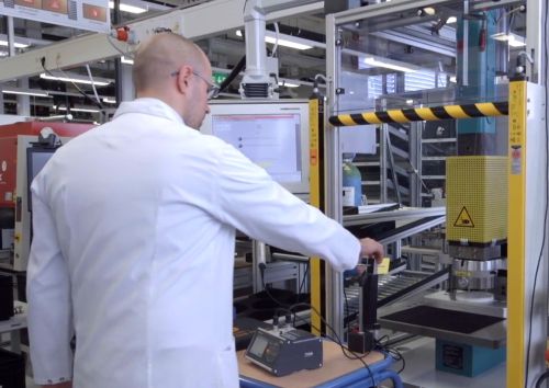 Teaserbild von dem Artikel: Ihre Sicherheit ist unser Service. Sicherheitsgerichtete Planung Ihrer Anlage mit ifm. Profitieren Sie von unserer branchenübergreifenden Expertise.