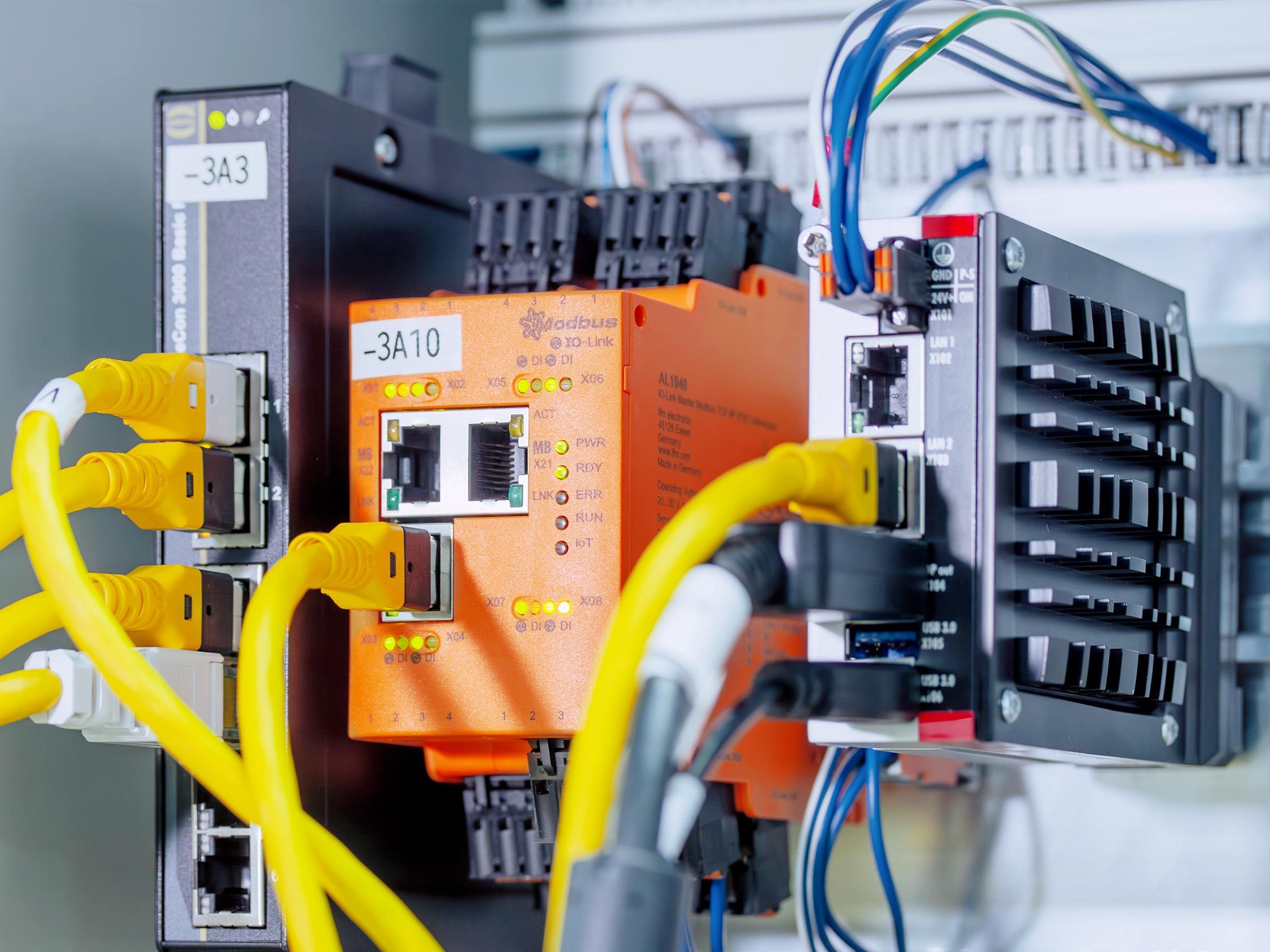 Ifm Application Application report: HARTING - ifm