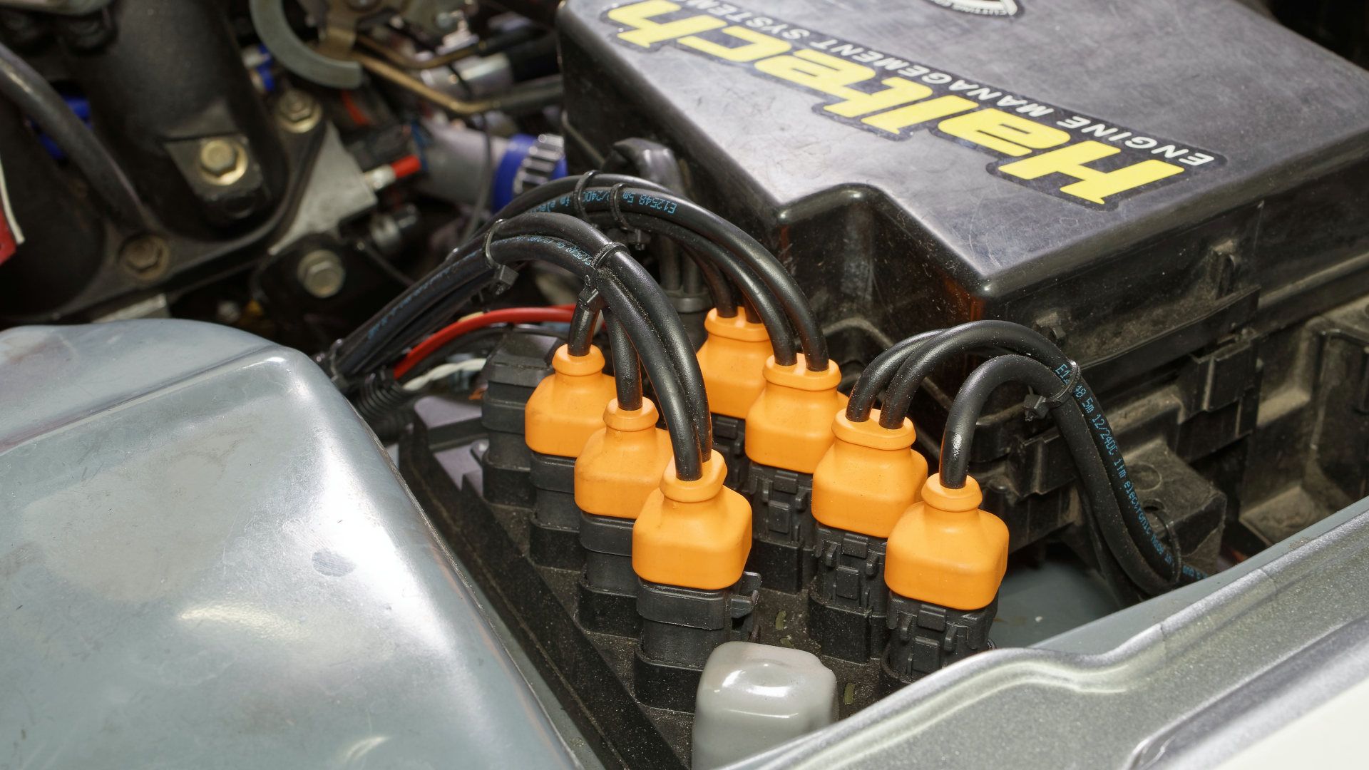 Sensors monitor relevant operating media of a racing car - ifm