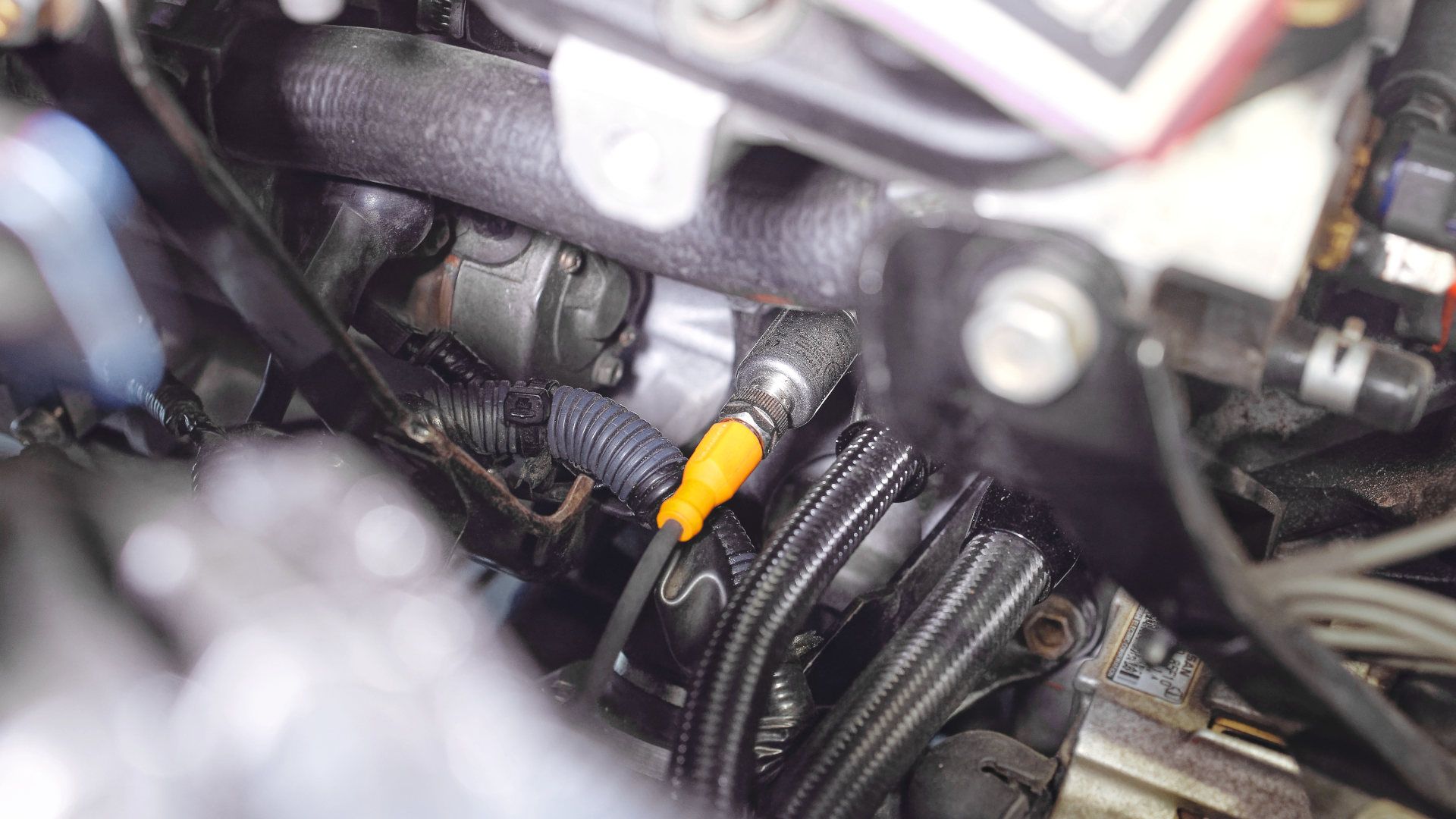 Sensors monitor relevant operating media of a racing car - ifm