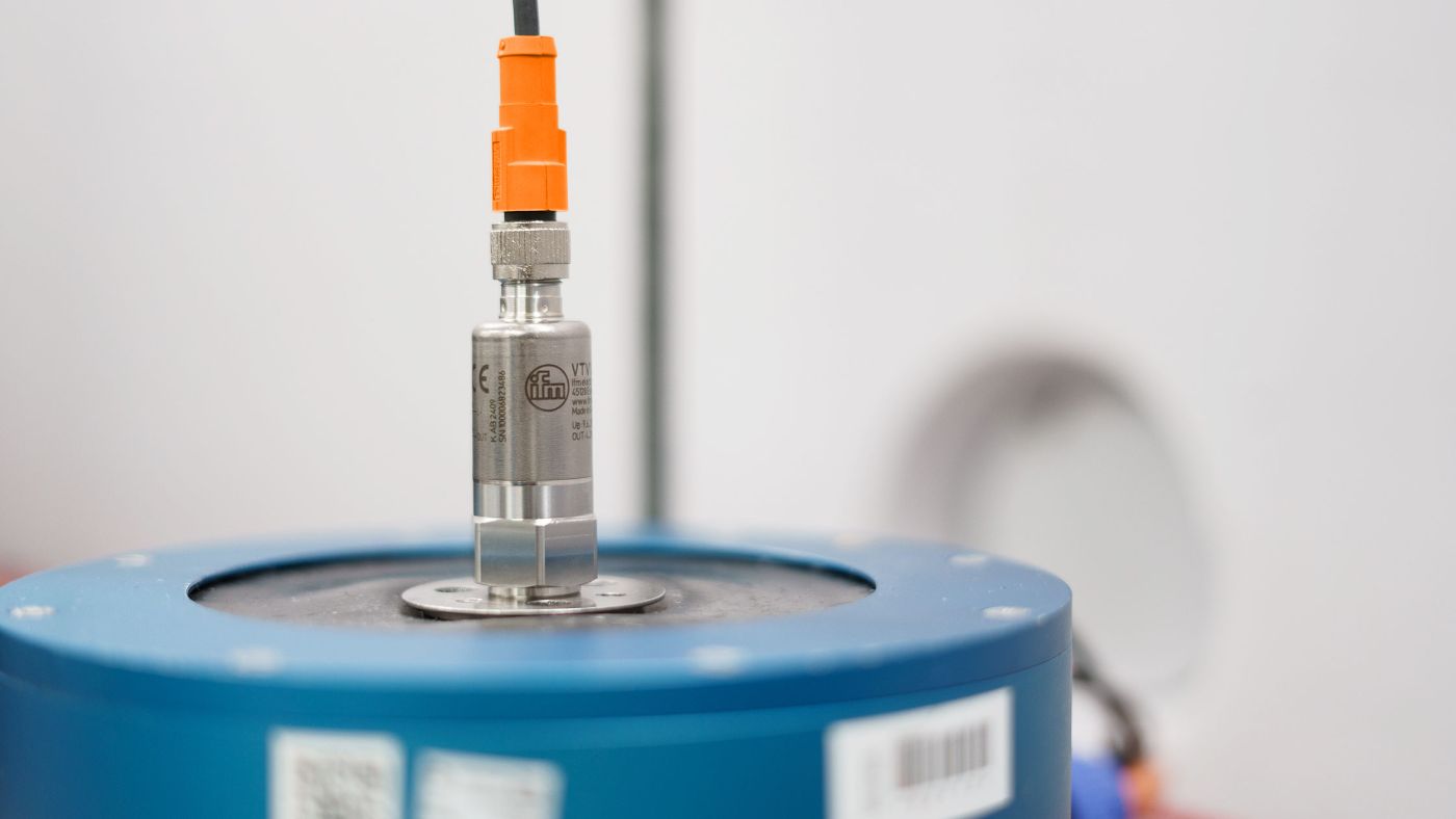 Calibration of vibration sensors - ifm